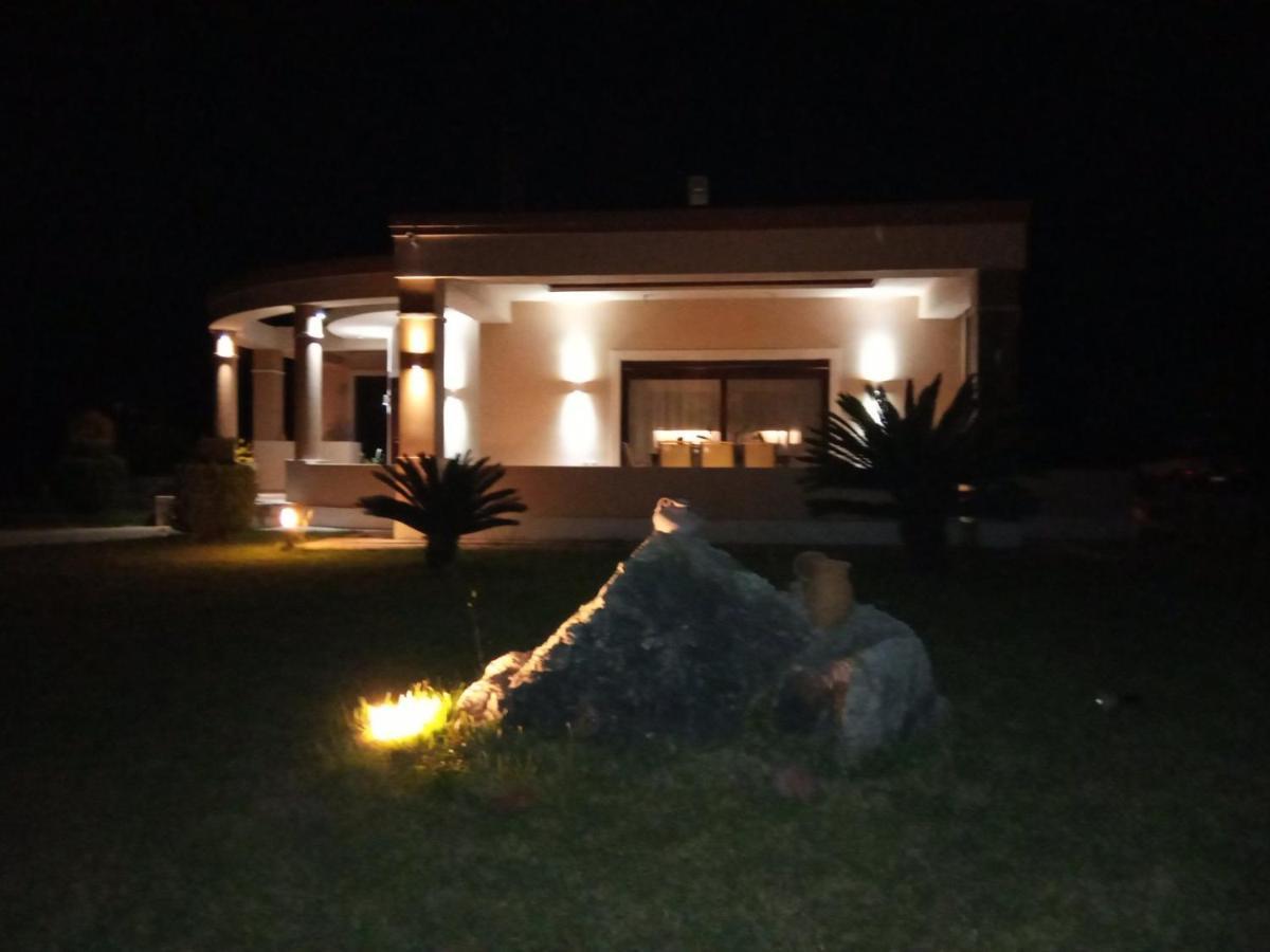 Kos Villa - Family Comfort With Large Garden, Jacuzzi 外观 照片
