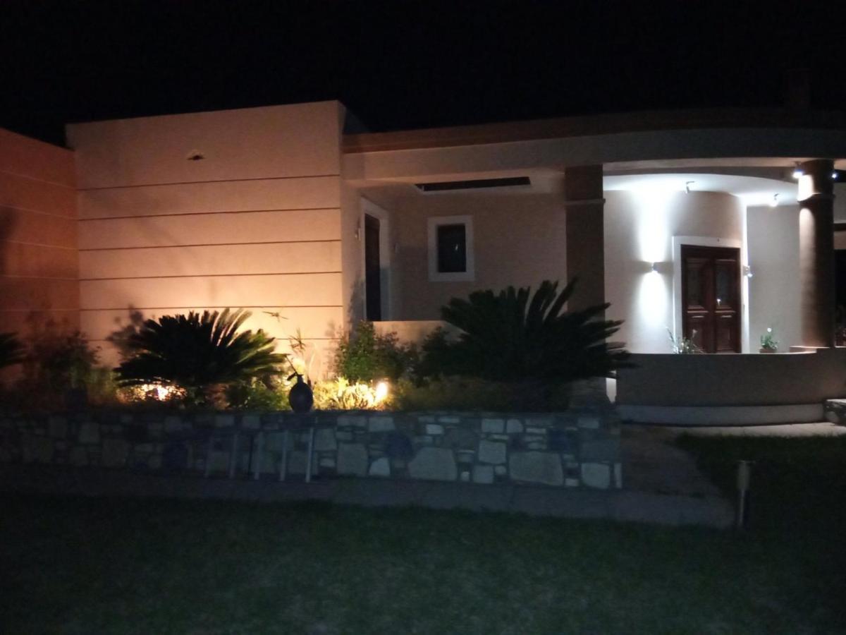 Kos Villa - Family Comfort With Large Garden, Jacuzzi 外观 照片