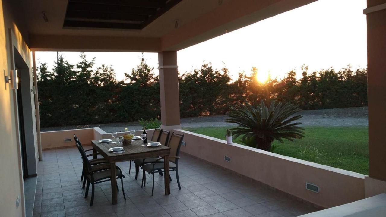 Kos Villa - Family Comfort With Large Garden, Jacuzzi 外观 照片